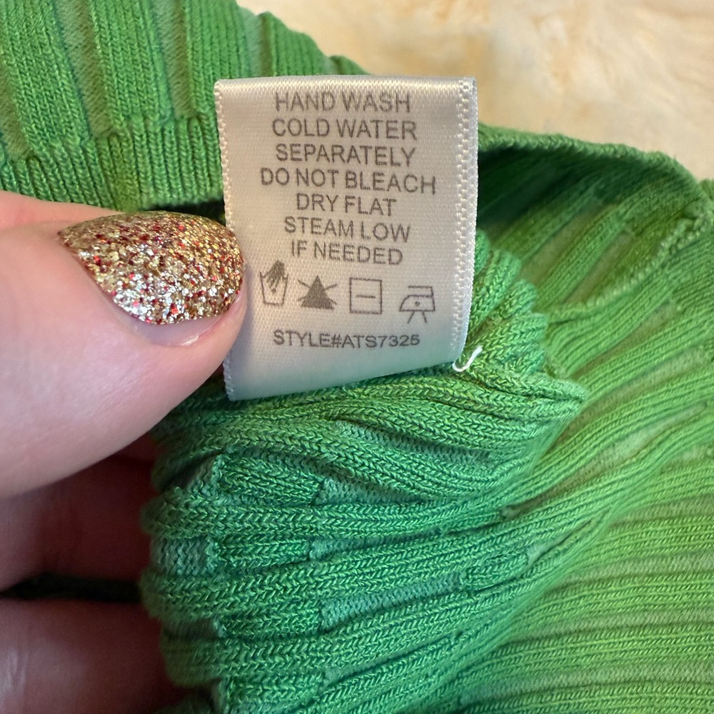 Chic Green Ribbed Tank Top - Picture 6 of 6